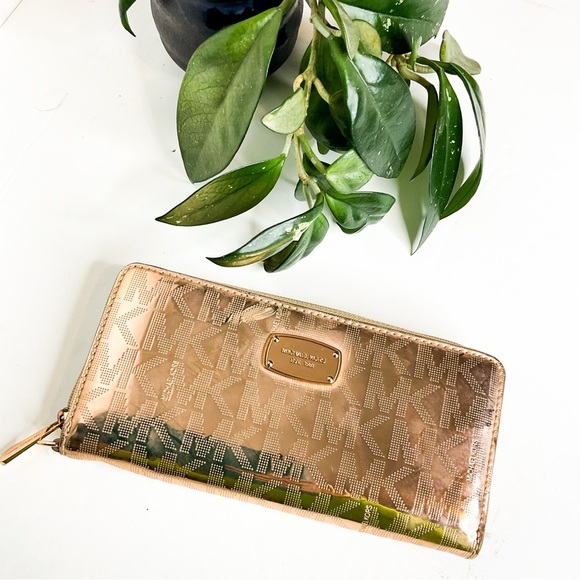 Michael Kors Handbags - Michael Kors Rode Gold Women's Wallet